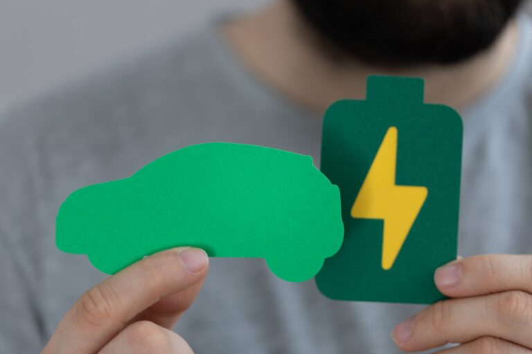 Rodzaje baterii i akumulatorów samochodowych – jak skutecznie i bezpiecznie przeprowadzić ich recykling?